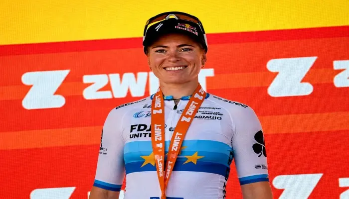 Demi Vollering remporte la cinquième étape du Tour